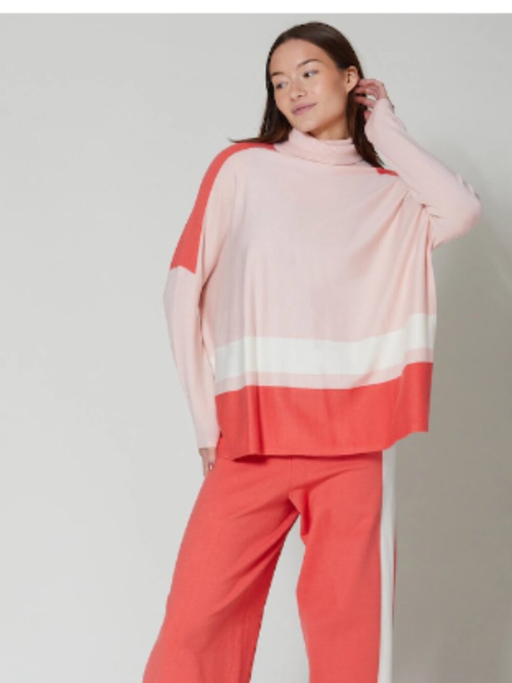 Wynne Style Sweater Knit Poncho (L)